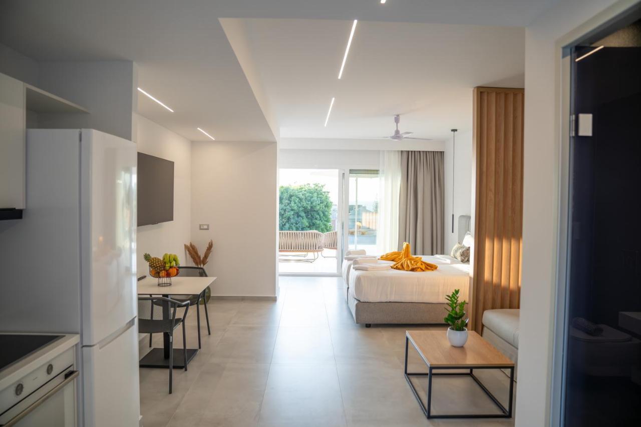 אצ'ארבי Thimios Suites Adults Only מראה חיצוני תמונה
